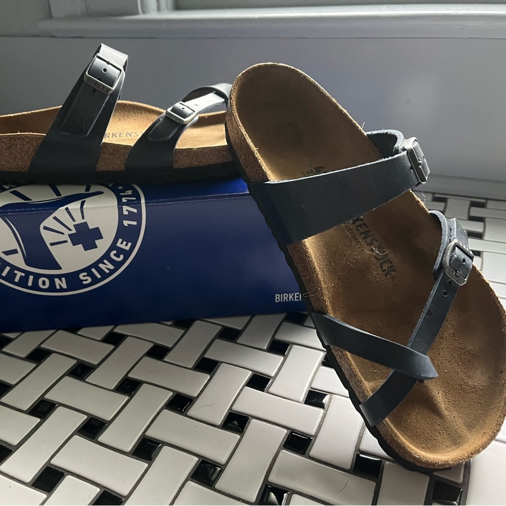 New with box! Birkenstock Mayari in Oiled Leather (navy blue) size 42 reg width